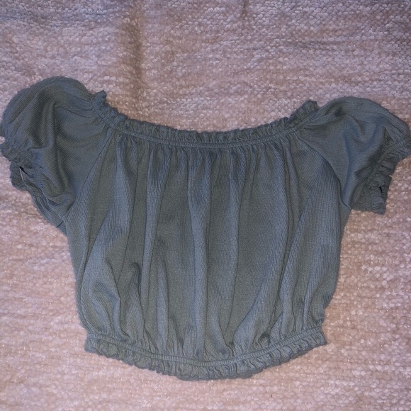 Puffy Sleeves Off-the-shoulder Smocked Crop Top - Picture 3 of 4